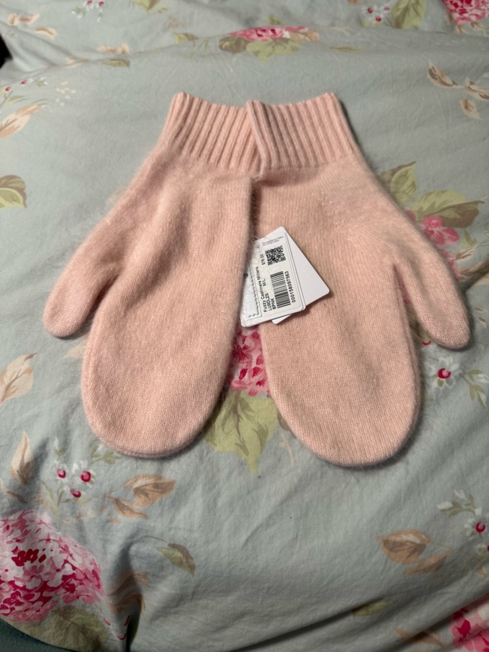 Lululemon Fuzzy Cashmere Mittens Blush Pink Sold Out! - Picture 3 of 4